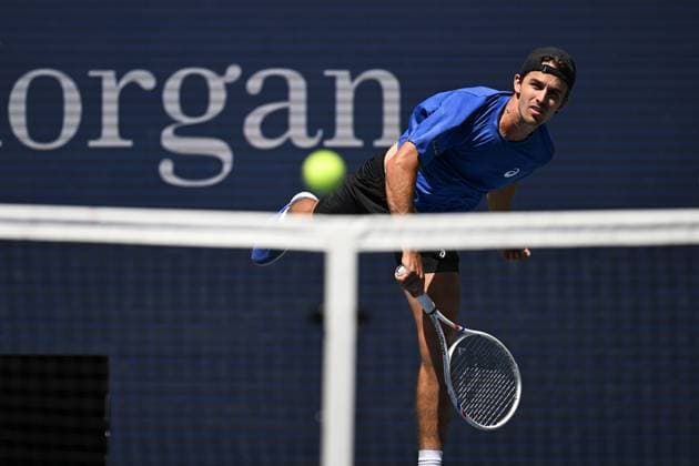 (250828) -- NEW YORK, Aug. 28, 2025 -- Zachary Svajda of the United States returns a shot during the men s singles second round match against Novak Djokovic of Serbia at the 2025 US Open tennis championships in New York, the United States, on Aug. 27, 2025. ) (SP)U.S.-NEW YORK-TENNIS-US OPEN-MEN S SINGLES LixRui 
