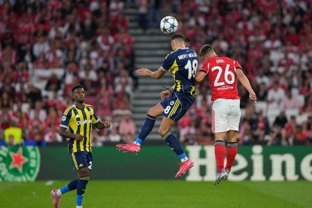 August 27, 2025, Lisbon, Portugal: Nelson Semedo(L), Mert Muldur of Fenerbahce SK (C) and Samuel Dahl of SL Benfica (R) seen in action during UEFA Champions League 2025 26 Play-offs 2nd leg between SL Benfica and Fenerbahce SK at Estadio da Luz. Final score SL Benfica 1 : 0 Fenerbahce SK Lisbon Portugal - ZUMAs197 20250827_aaa_s197_592 Copyright: xBrunoxdexCarvalhox