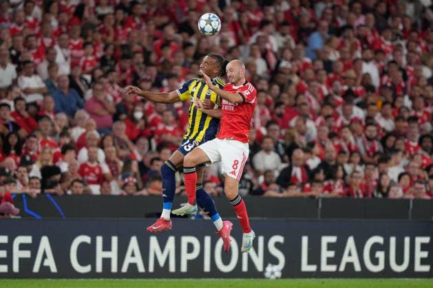 August 27, 2025, Lisbon, Portugal: Archie Brown of Fenerbahce SK (L) and Fredrik Aursnes of SL Benfica (R) seen in action during UEFA Champions League 2025 26 Play-offs 2nd leg between SL Benfica and Fenerbahce SK at Estadio da Luz. Final score SL Benfica 1 : 0 Fenerbahce SK Lisbon Portugal - ZUMAs197 20250827_aaa_s197_594 Copyright: xBrunoxdexCarvalhox