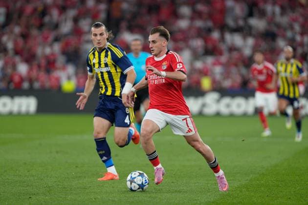 August 27, 2025, Lisbon, Portugal: Caglar Soyuncu of Fenerbahce SK (L) and Kerem Akturkoglu of SL Benfica (R) seen in action during UEFA Champions League 2025 26 Play-offs 2nd leg between SL Benfica and Fenerbahce SK at Estadio da Luz. Final score SL Benfica 1 : 0 Fenerbahce SK Lisbon Portugal - ZUMAs197 20250827_aaa_s197_619 Copyright: xBrunoxdexCarvalhox