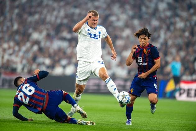 FC Copenhagen v FC Basel, UEFA Champions League qualification, Copenhagen, Denmark Copenhagen, Denmark. 27th, August 2025. Andreas Cornelius (L) of FC Copenhagen and Keigo Tsunemoto (R) of FC Basel seen during the UEFA Champions League qualification match between FC Copenhagen and FC Basel at Parken in Copenhagen. Denmark, Copenhagen  Copyright: xGonzalesxPhoto TobiasxJorgensenx