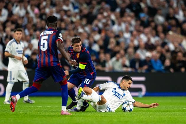 FC Copenhagen v FC Basel, UEFA Champions League qualification, Copenhagen, Denmark Copenhagen, Denmark. 27th, August 2025. Mohamed Elyounoussi (R) of FC Copenhagen and Xherdan Shaqiri (10) of FC Basel seen during the UEFA Champions League qualification match between FC Copenhagen and FC Basel at Parken in Copenhagen. Denmark, Copenhagen  Copyright: xGonzalesxPhoto TobiasxJorgensenx