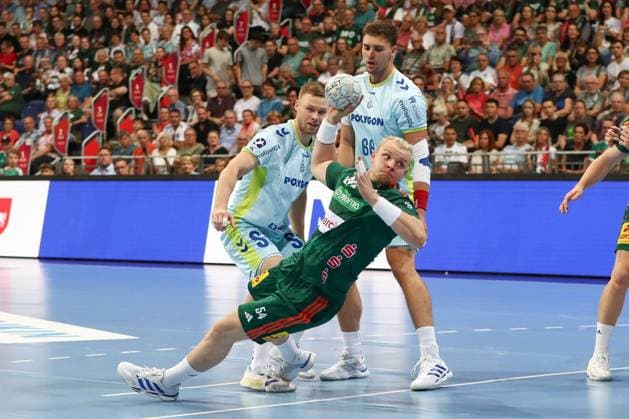 27 08 2025, xgox, Handball Daikin HBL TSV Hannover Burgdorf VfL Gummersbach emspor, v l Justus Fischer Hannover, 54 throws goal, Torschuetze, erzielt Tor, Treffer, scores the goal Hannover