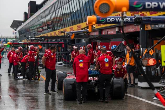 Formula 1 Heineken Dutch Grand Prix 2025 Alexis Perrin OVERTAKE MAXPPP - Zandvoort 28 08 2025 Practice pit stop Scuderia Ferrari HP in the pitlane at the Formula 1 Heineken Dutch Grand Prix 2025, the 15th round of the 2025 FIA Formula 1 World Championship, WM, Weltmeisterschaft at Circuit Zandvoort in Zandvoort, Netherlands, from 28 to 31 August 2025 Zandvoort Netherlands  Copyright: xOVERTAKE MAXPPPxAlexisxPerrinx OVT202508286573 OVT202508286573