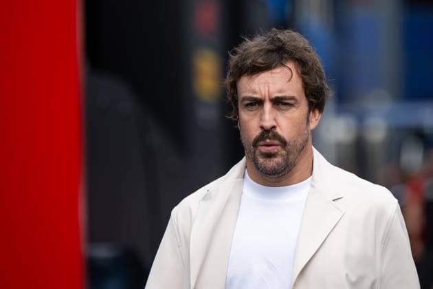Fernando Alonso Aston Martin Aramco F1 Team, Spain, 14 in white suit, NED, Formula 1 World Championship, Heineken Grand Prix of the Netherlands, Circuit Zandvoort, Media Day, 2025 season, 28 08 2025 NED, Formula 1 World Championship, Heineken Grand Prix of the Netherlands, Circuit Zandvoort, Media Day, 2025 season, 28 08 2025 Zandvoort Copyright: xEibner-Pressefoto Memmlerx EP_MMR