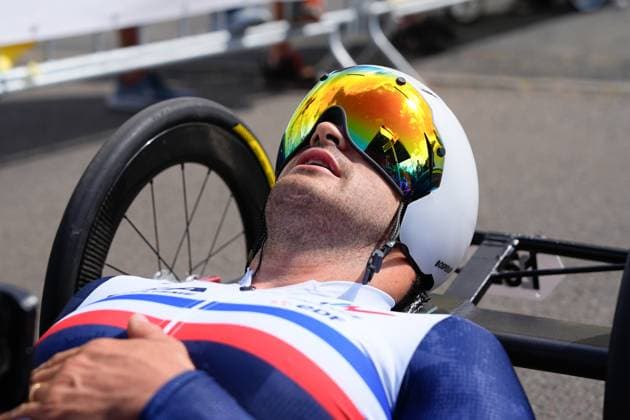 2025 UCI Para-cycling Road World Championships Picture by Olly Hassell SWpix.com - 28 08 2025 - Cycling - 2025 UCI Para-cycling Road World Championships - Ronse, Flanders, Belgium - Men H3 Individual Time Trial (ITT) - Mathieu Bosredon (France) Wins the Men H3 Individual Time Trial (ITT) to become World Champion Copyright: x xSWpix.comx(t axPhotographyxHubxLtd)xOllyxHassell SWpix.comx SWP-3069-0142