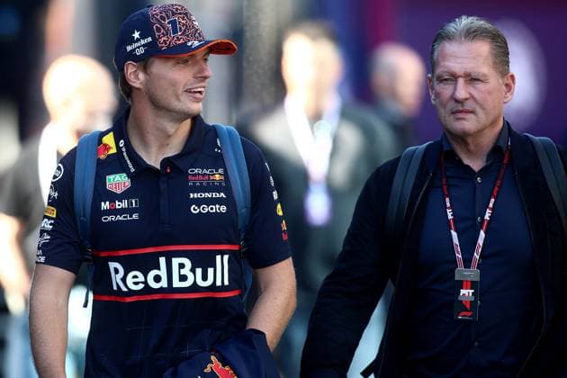 28 08 2025, xsvx, Motorsport FIA Formula 1, 2025 Dutch Grand Prix v l Max Verstappen Oracle Red Bull Racing starting number 1 Jos Verstappen FIA REGULATIONS PROHIBIT ANY USE OF PHOTOGRAPHS as IMAGE SEQUENCES and or QUASI VIDEO Zandvoort