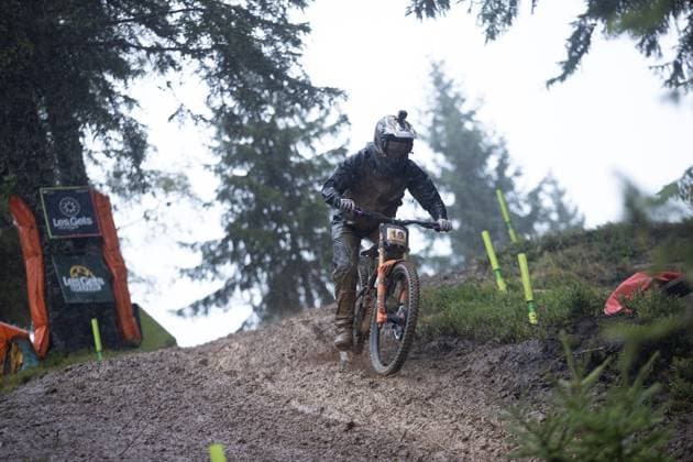 Whoop UCI Downhill Worldcup Les Gets HATTON Charlie CONTINENTAL ATHERTONat Whoop UCI Downhill Worldcup Les Gets , 28 08 2025,in Les Gets ,FRA Photo Sebastian Sternemann