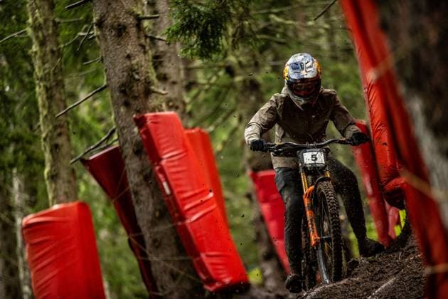 Whoop UCI Downhill Worldcup Les Gets VERMETTE Asa FRAMEWORKS RACING 5DEVat Whoop UCI Downhill Worldcup Les Gets , 28 08 2025,in Les Gets ,FRA Photo Sebastian Sternemann