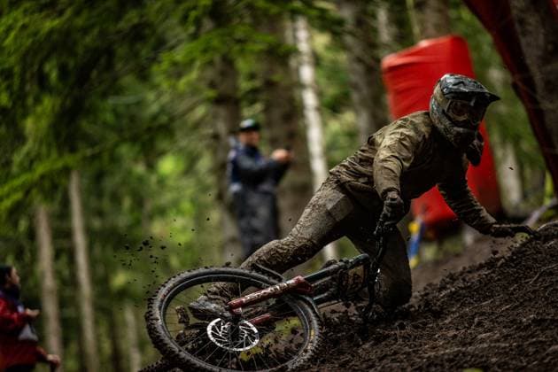 Whoop UCI Downhill Worldcup Les Gets GARCIN Johan Crashat Whoop UCI Downhill Worldcup Les Gets , 28 08 2025,in Les Gets ,FRA Photo Sebastian Sternemann
