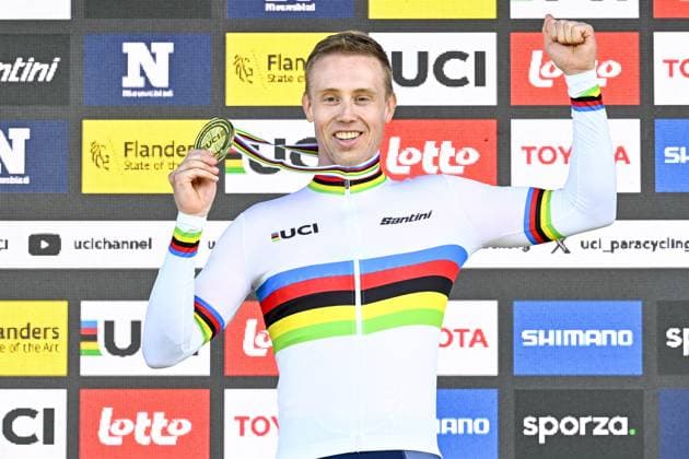 Netherlands Mitch Valize (MH5) pictured on the podium after the individual time trial at the UCI Para-cycling Road World Championships, Thursday 28 August 2025, in Ronse. The UCI Para-Cycling Road World Championships take place from 28 to 31 Augustus in Ronse. JASPERxJACOBS  x132667843x