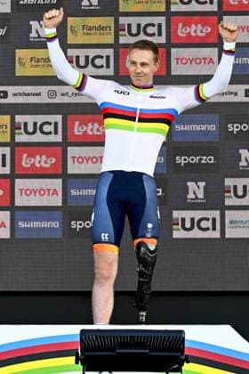 Netherlands Mitch Valize (MH5) pictured on the podium after the individual time trial at the UCI Para-cycling Road World Championships, Thursday 28 August 2025, in Ronse. The UCI Para-Cycling Road World Championships take place from 28 to 31 Augustus in Ronse. JASPERxJACOBS  x132668140x