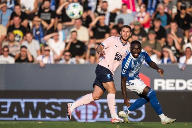 250828 Gabriel Busanello of Malmö FF and Abdoulaye Sylla of SK Sigma Olomouc during the second leg UEFA Europa League play off football match between SK Sigma Olomouc and Malmö FF on August 28, 2025 in Olomouc Photo Petter Arvidson BILDBYRAN kod PA PA1072 fotboll football soccer fotball uefa europa league europa league malmö ff sk sigma olomouc bbeng playoff  Copyright: PETTERxARVIDSON BB250828PA081