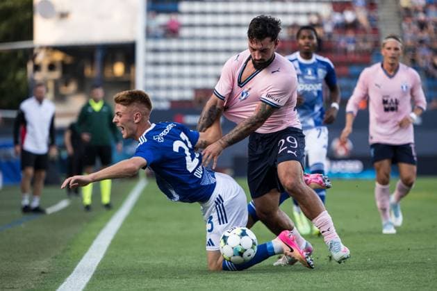 250828 Andres Dumitrescu of SK Sigma Olomouc and Sead Haksabanovic of Malmö FF during the second leg UEFA Europa League play off football match between SK Sigma Olomouc and Malmö FF on August 28, 2025 in Olomouc Photo Petter Arvidson BILDBYRAN kod PA PA1072 fotboll football soccer fotball uefa europa league europa league malmö ff sk sigma olomouc bbeng playoff  Copyright: PETTERxARVIDSON BB250828PA098