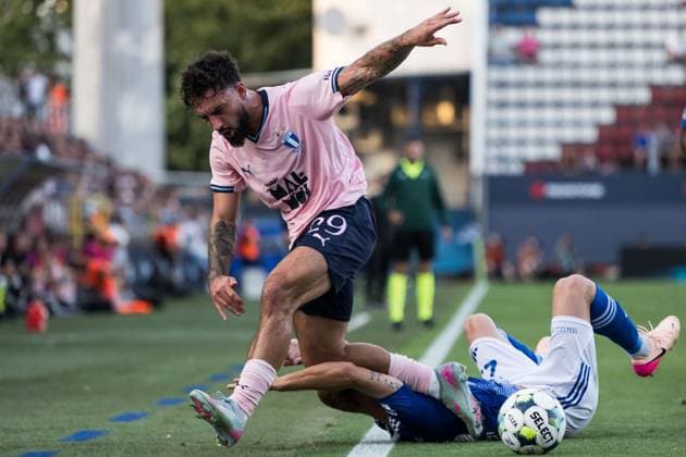 250828 Andres Dumitrescu of SK Sigma Olomouc and Sead Haksabanovic of Malmö FF during the second leg UEFA Europa League play off football match between SK Sigma Olomouc and Malmö FF on August 28, 2025 in Olomouc Photo Petter Arvidson BILDBYRAN kod PA PA1072 fotboll football soccer fotball uefa europa league europa league malmö ff sk sigma olomouc bbeng playoff  Copyright: PETTERxARVIDSON BB250828PA099