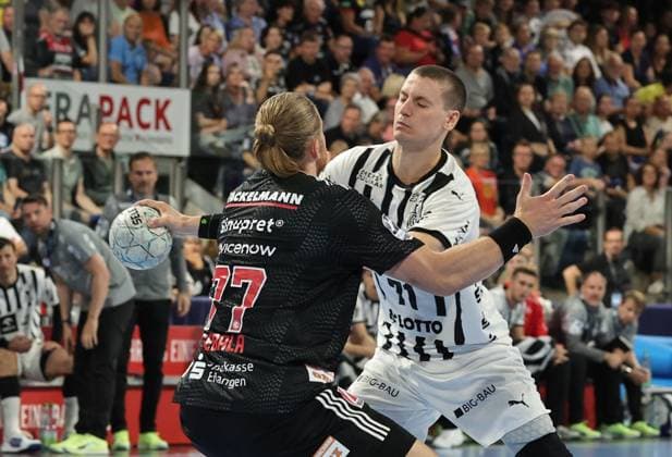 28 08 2025 Handball 1 Bundesliga DAIKIN HBL Season 2025 2026 01 Matchday HC Erlangen Metropolregion Nürnberg HCE THW Kiel DaMa xdaxmax Maciej Gebala 77, HC Erlangen HCE Elias Ellefsen a Skipagotu 71, THW Kiel