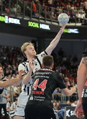 28 08 2025 Handball 1 Bundesliga DAIKIN HBL Season 2025 2026 01 Matchday HC Erlangen Metropolregion Nürnberg HCE THW Kiel DaMa xdaxmax Eric Johansson 21, THW Kiel Christoph Steinert 44, HC Erlangen HCE