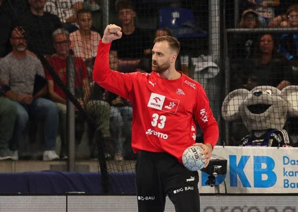 28 08 2025 Handball 1 Bundesliga DAIKIN HBL Season 2025 2026 01 Matchday HC Erlangen Metropolregion Nuremberg HCE THW Kiel DaMa xdaxmax Andreas Wolff 33, THW Kiel clenches fists fists rejoices joy cheers cheers