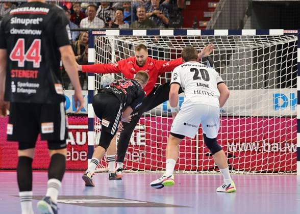 28 08 2025 Handball 1 Bundesliga DAIKIN HBL Season 2025 2026 01 Matchday HC Erlangen Metropolregion Nürnberg HCE THW Kiel DaMa xdaxmax Viggo Kristjansson 73, HC Erlangen HCE Andreas Wolff 33, THW Kiel