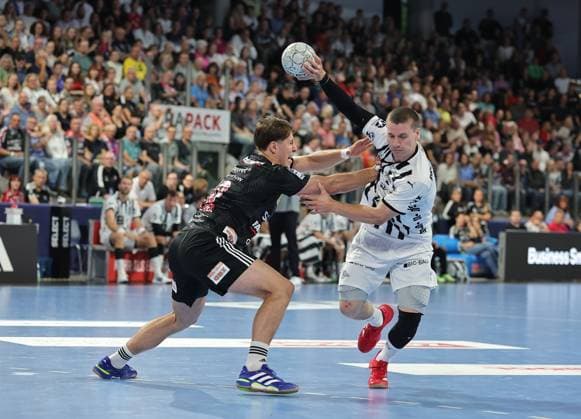 28 08 2025 Handball 1 Bundesliga DAIKIN HBL Season 2025 2026 01 Matchday HC Erlangen Metropolregion Nürnberg HCE THW Kiel DaMa xdaxmax Florian Scheerer 10, HC Erlangen HCE Elias Ellefsen a Skipagotu 71, THW Kiel