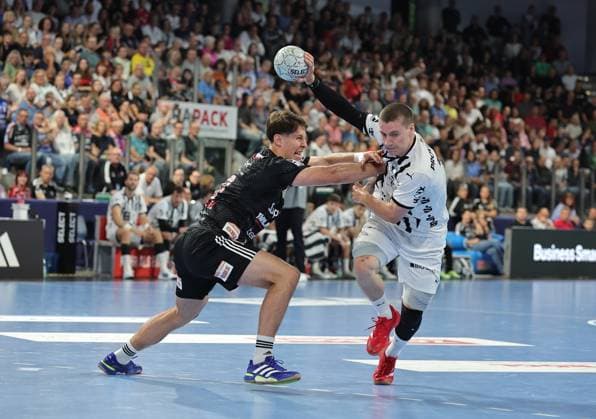28 08 2025 Handball 1 Bundesliga DAIKIN HBL Season 2025 2026 01 Matchday HC Erlangen Metropolregion Nürnberg HCE THW Kiel DaMa xdaxmax Florian Scheerer 10, HC Erlangen HCE Elias Ellefsen a Skipagotu 71, THW Kiel