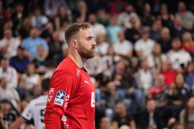 28 08 2025 Handball 1 Bundesliga DAIKIN HBL Season 2025 2026 01 Matchday HC Erlangen Metropolregion Nuremberg HCE THW Kiel DaMa xdaxmax Andreas Wolff 33, THW Kiel pensive
