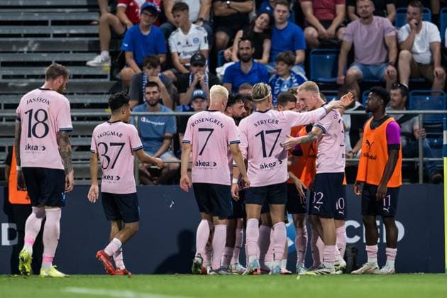 250828 Daniel Gudjohnsen of Malmö FF celebrates with team mates after 0 1 during the second leg UEFA Europa League play off football match between SK Sigma Olomouc and Malmö FF on August 28, 2025 in Olomouc Photo Petter Arvidson BILDBYRAN kod PA PA1072 fotboll football soccer fotball uefa europa league europa league malmö ff sk sigma olomouc bbeng playoff jubel  Copyright: PETTERxARVIDSON BB250828PA126