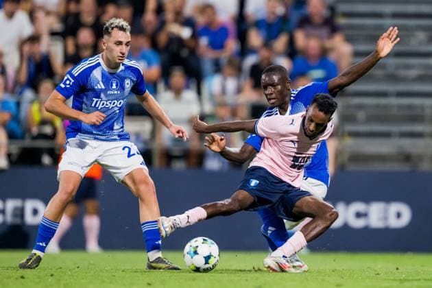 250828 Andres Dumitrescu and Abdoulaye Sylla of SK Sigma Olomouc and Taha Ali of Malmö FF during the second leg UEFA Europa League play off football match between SK Sigma Olomouc and Malmö FF on August 28, 2025 in Olomouc Photo Petter Arvidson BILDBYRAN kod PA PA1072 fotboll football soccer fotball uefa europa league europa league malmö ff sk sigma olomouc bbeng playoff  Copyright: PETTERxARVIDSON BB250828PA138