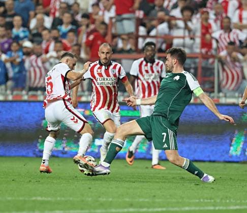 Samsunspor v Panathinaikos - UEFA Europa League SAMSUN, TURKIYE - AUGUST 28: Celil Yuksel (5) of Samsunspor in action against Fotis Ioannidis (7) of Panathinaikos during the UEFA Europa League playoff round second leg football match between Samsunspor and Panathinaikos at 19 May Stadium in Samsun, Turkiye on August 28, 2025. Veysel Altun Anadolu Samsun Turkey. Editorial use only. Please get in touch for any other usage.  Copyright: x2025xAnadoluxVeyselxAltunx