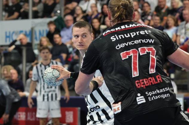 28 08 2025 Handball 1 Bundesliga DAIKIN HBL Season 2025 2026 01 Matchday HC Erlangen Metropolregion Nuremberg HCE THW Kiel DaMa xdaxmax Elias Ellefsen a Skipagotu 71, THW Kiel Maciej Gebala 77, HC Erlangen HCE