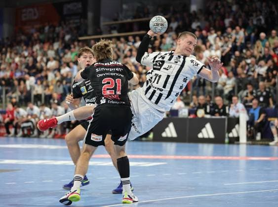 28 08 2025 Handball 1 Bundesliga DAIKIN HBL Season 2025 2026 01 Matchday HC Erlangen Metropolregion Nürnberg HCE THW Kiel DaMa xdaxmax Christopher Bissel 21, HC Erlangen HCE Elias Ellefsen a Skipagotu 71, THW Kiel