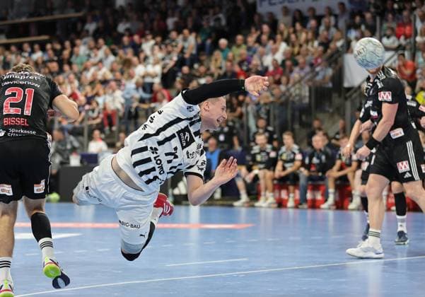 28 08 2025 Handball 1 Bundesliga DAIKIN HBL Season 2025 2026 01 Matchday HC Erlangen Metropolregion Nürnberg HCE THW Kiel DaMa xdaxmax Christopher Bissel 21, HC Erlangen HCE Elias Ellefsen a Skipagotu 71, THW Kiel