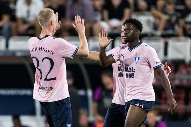 250828 Emmanuel Ekong of Malmö FF celebrates with Daniel Gudjohnsen after 0 2 during the second leg UEFA Europa League play off football match between SK Sigma Olomouc and Malmö FF on August 28, 2025 in Olomouc Photo Petter Arvidson BILDBYRAN kod PA PA1072 fotboll football soccer fotball uefa europa league europa league malmö ff sk sigma olomouc bbeng playoff jubel  Copyright: PETTERxARVIDSON BB250828PA146