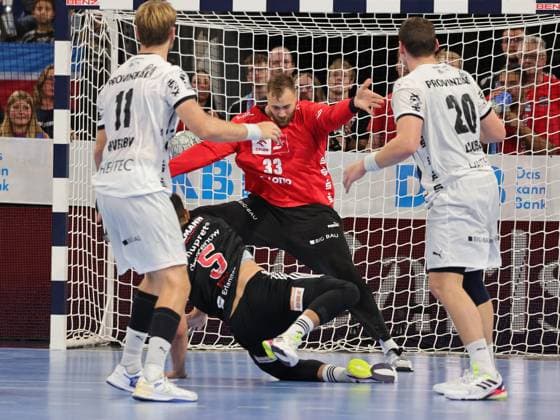 28 08 2025 Handball 1 Bundesliga DAIKIN HBL Season 2025 2026 01 Matchday HC Erlangen Metropolregion Nuremberg HCE THW Kiel DaMa xdaxmax Milos Kos 5, HC Erlangen HCE Andreas Wolff 33, THW Kiel