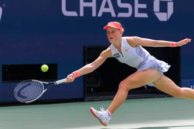 August 28, 2025, Flushing Meadows, New York, USA: Suzan Lamens reaches for a forehand during a match against Iga Swiatek on Day 5 of the 2025 US Open at USTA Billie Jean King National Tennis Center on Thursday August 28, 2025 in the Flushing neighborhood of the Queens borough of New York City. JAVIER ROJAS PI Flushing Meadows USA - ZUMAp124 20250828_zaa_p124_011 Copyright: xJavierxRojasx