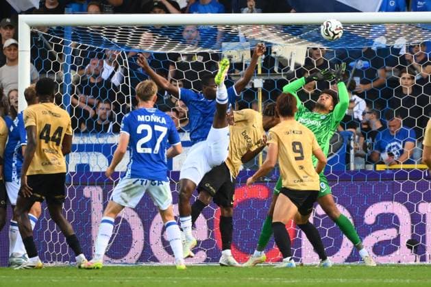KRC Genk v Lech Poznan - UEFA Europa League GENK, BELGIUM - AUGUST 28 : Lawal Tobias goalkeeper of KRC Genk during the UEFA Europa League 2025 26 play-off round second leg between KRC Genk and Lech Poznan on August 28, 2025 in Genk, Belgium, 28 08 2025 Genk Belgium  Copyright: xVincentxKalutx