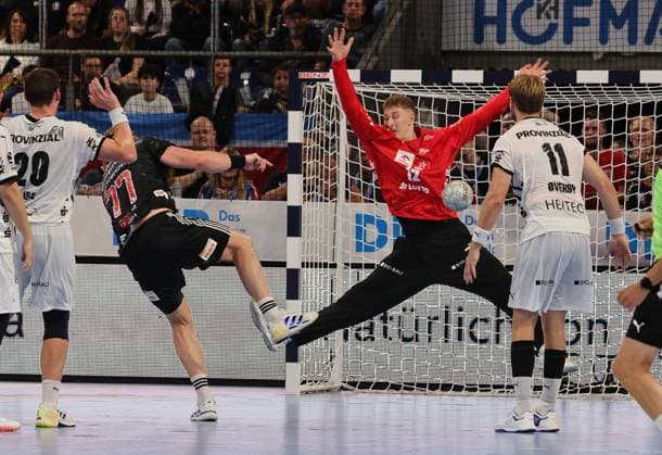 28 08 2025 Handball 1 Bundesliga DAIKIN HBL Season 2025 2026 01 Matchday HC Erlangen Metropolregion Nürnberg HCE THW Kiel DaMa xdaxmax Maciej Gebala 77, HC Erlangen HCE Leon Nowottny 12, THW Kiel