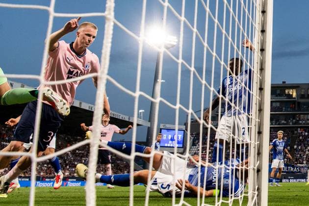 250828 Daniel Gudjohnsen of Malmö FF celebrates after his 0-1 goal during the second leg UEFA Europa League play off football match between SK Sigma Olomouc and Malmö FF on August 28, 2025 in Olomouc Photo Petter Arvidson BILDBYRAN kod PA PA1072 fotboll football soccer fotball uefa europa league europa league malmö ff sk sigma olomouc bbeng playoff jubel  Copyright: PETTERxARVIDSON BB250828PA164