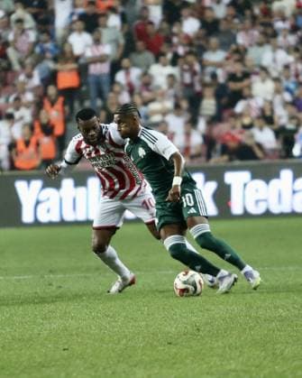 Samsunspor v Panathinaikos - UEFA Europa League SAMSUN, TURKIYE - AUGUST 28: Ntcham (L) of Samsunspor and Tete of Panathinaikos compete during the UEFA Europa League playoff round second leg football match between Samsunspor and Panathinaikos at 19 May Stadium in Samsun, Turkiye on August 28, 2025. Recep Bilek Anadolu Samsun Turkey. Editorial use only. Please get in touch for any other usage.  Copyright: x2025xAnadoluxRecepxBilekx