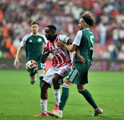 Samsunspor v Panathinaikos - UEFA Europa League SAMSUN, TURKIYE - AUGUST 28: Joe Mendes (29) of Samsunspor in action against Ahmed Touba (5) of Panathinaikos during UEFA Europa League playoff round second leg football match between Samsunspor and Panathinaikos at 19 May Stadium in Samsun, Turkiye on August 28, 2025. Veysel Altun Anadolu Samsun Turkey. Editorial use only. Please get in touch for any other usage.  Copyright: x2025xAnadoluxVeyselxAltunx