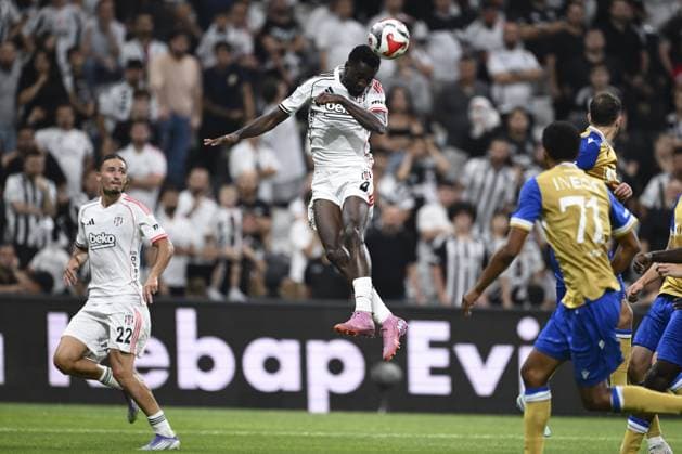 Besiktas v FC Lausanne - UEFA Conference League ISTANBUL, TURKIYE - AUGUST 28: Onyinye Wilfred Ndidi (C) of Besiktas in action during the UEFA Conference League play-off second leg match between Besiktas and Lausanne at Tupras Stadium in Istanbul, Turkiye, on August 28, 2025. Arif Hudaverdi Yaman Anadolu Istanbul Turkey. Editorial use only. Please get in touch for any other usage.  Copyright: x2025xAnadoluxArifxHudaverdixYamanx