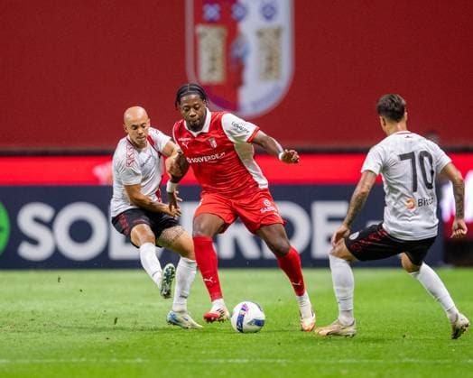 August 28, 2025, Braga, Braga, Portugal: BRIGHT ARREY-MBI from SC Braga seen on action during the UEFA Europe League 2025 26 playoff match between SC Braga and Lincoln Red Imps at Estadio Municipal de Braga on August 28, 2025 in Braga, Portugal. Braga Portugal - ZUMAl192 20250828_zsp_l192_063 Copyright: xMiguelxLemosx