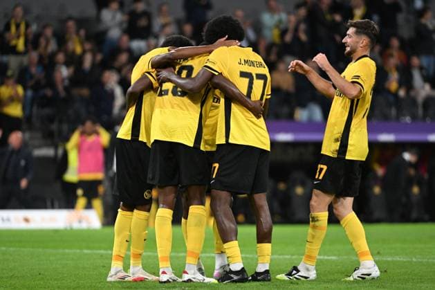 28 08 2025, Bern, Wankdorf, Uefa Europa League, Playoffs, BSC Young Boys Slovan Bratislava, the players of BSC Young Boys celebrate the goal of 29 Chris Bedia Young Boys to 2 0 Bern Wankdorf Bern Switzerland Copyright: xJustPictures.ch ManuelxWinterbergerx jp-de-MaWi-MWI_1327A