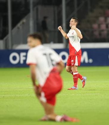 Nick Viergever of FC Utrecht celebrates after reaching Europa League during the match FC Utrecht Zrinjski at the Galgenwaard for the Europa League play off season 2024 2025 in Utrecht, Netherlands on 28 august 2025, photo by Peter Lous EYE4images DeFodi Images