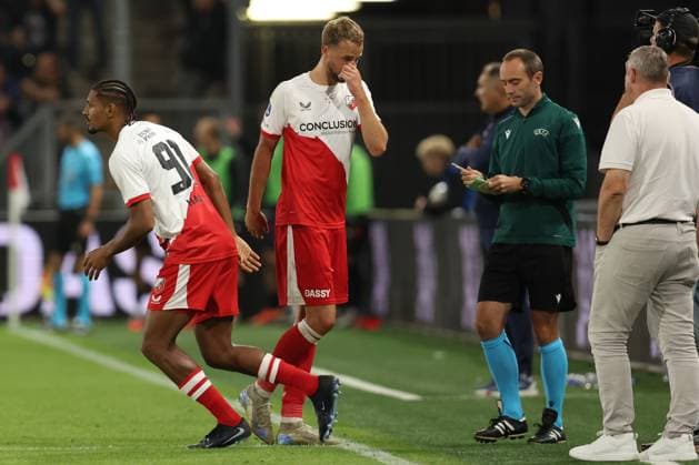Sebastien Haller of FC Utrecht is substituted for David Min of FC Utrecht during the match FC Utrecht Zrinjski at the Galgenwaard for the Europa League play off season 2024 2025 in Utrecht, Netherlands on 28 august 2025, photo by Peter Lous EYE4images DeFodi Images