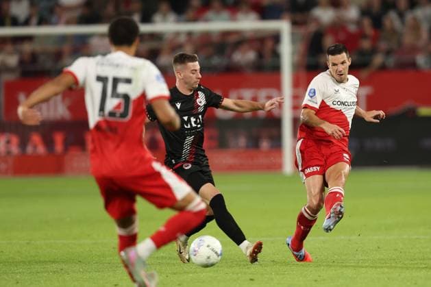 Nick Viergever of FC Utrecht passes the ball during the match FC Utrecht Zrinjski at the Galgenwaard for the Europa League play off season 2024 2025 in Utrecht, Netherlands on 28 august 2025, photo by Peter Lous EYE4images DeFodi Images
