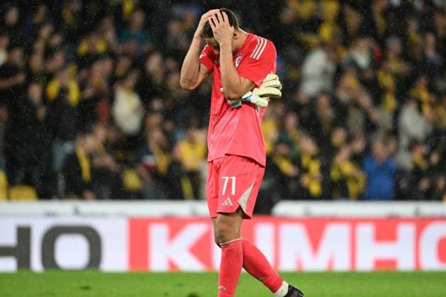 28 08 2025, Bern, Wankdorf, Uefa Europa League, Playoffs, BSC Young Boys Slovan Bratislava, 71 Dominik Takac Bratislava is disappointed after the defeat Bern Wankdorf Bern Switzerland Copyright: xJustPictures.ch ManuelxWinterbergerx jp-de-MaWi-MWI_1383