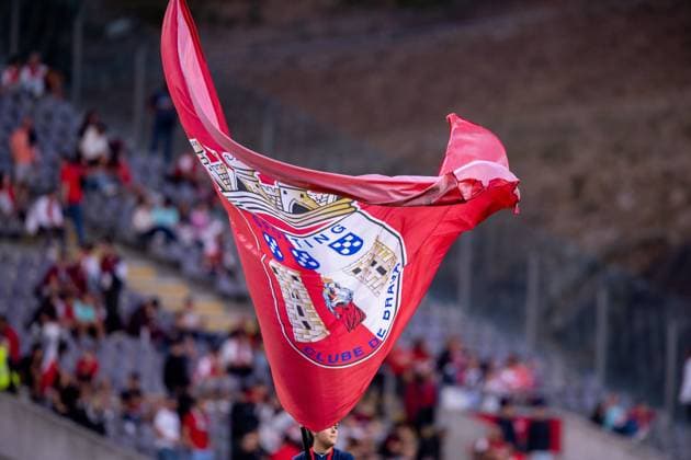 August 28, 2025, Braga, Braga, Portugal: SC Braga flag seen during the UEFA Europe League 2025 26 playoff match between SC Braga and Lincoln Red Imps at Estadio Municipal de Braga on August 28, 2025 in Braga, Portugal. Braga Portugal - ZUMAl192 20250828_zsp_l192_001 Copyright: xMiguelxLemosx