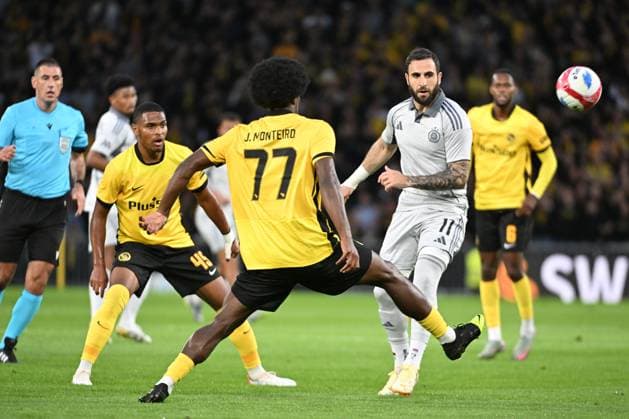 28 08 2025, Bern, Wankdorf, Uefa Europa League, Playoffs, BSC Young Boys Slovan Bratislava, 77 Joel Monteiro Young Boys vs 11 Tigran Barseghyan Bratislava Bern Wankdorf Bern Switzerland Copyright: xJustPictures.ch ManuelxWinterbergerx jp-de-MaWi-MWI_1141