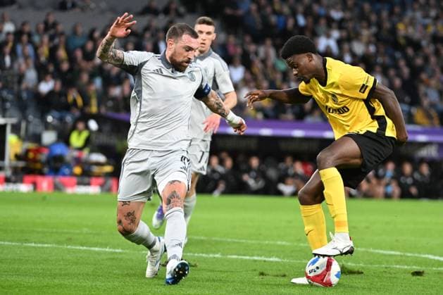 28 08 2025, Bern, Wankdorf, Uefa Europa League, Playoffs, BSC Young Boys Slovan Bratislava, 4 Guram Kashia Bratislava vs 29 Chris Bedia Young Boys Bern Wankdorf Bern Switzerland Copyright: xJustPictures.ch ManuelxWinterbergerx jp-de-MaWi-MWI_1161